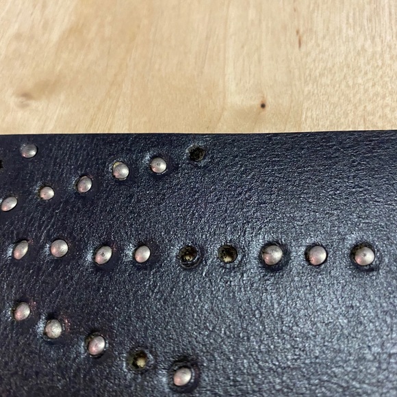 Black leather belt. Size small. {377} - Picture 6 of 8